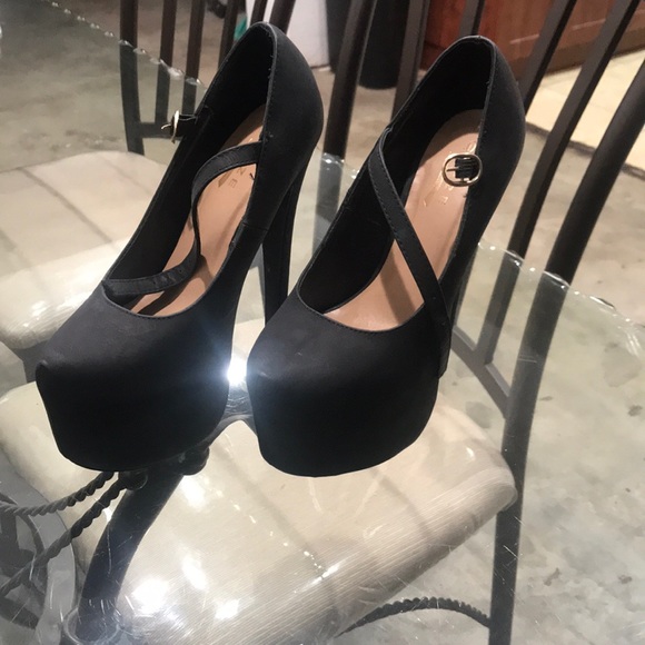 Heels - Picture 2 of 2